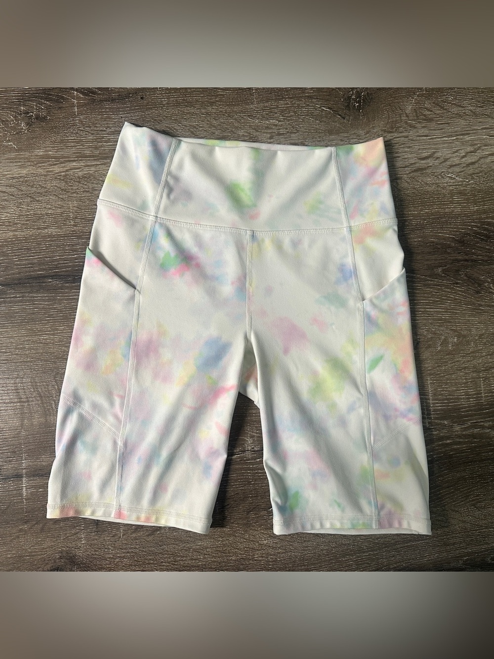 Fabletics PureLuxe - White Pastel Tie-Dye Bike Shorts - Size Medium